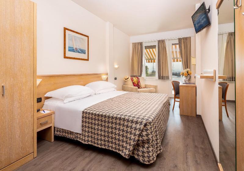 Triple Room Sea View, Laurin