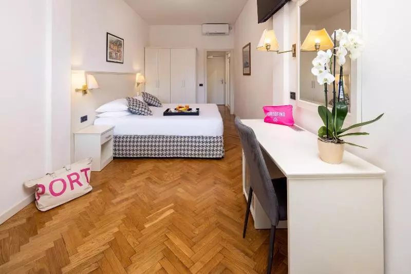 1 Bedroom Apartment with Terrace Sea View, Laurin