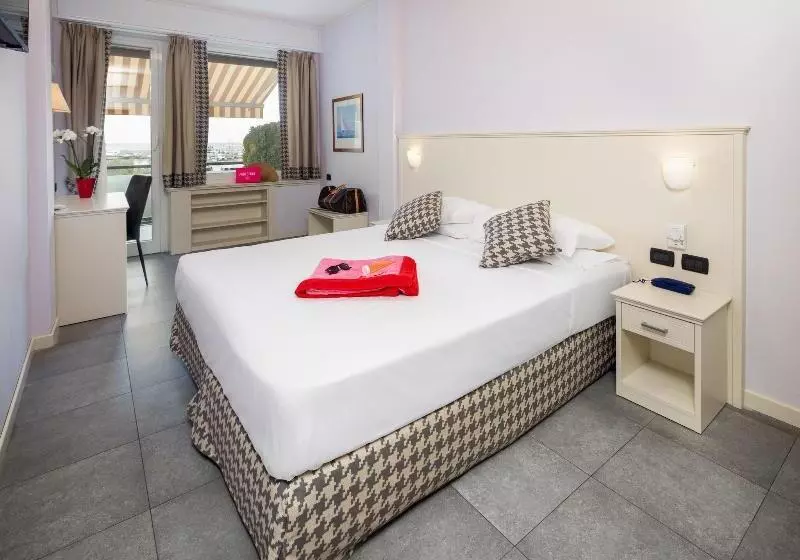 1 Bedroom Apartment with Terrace Sea View, Laurin