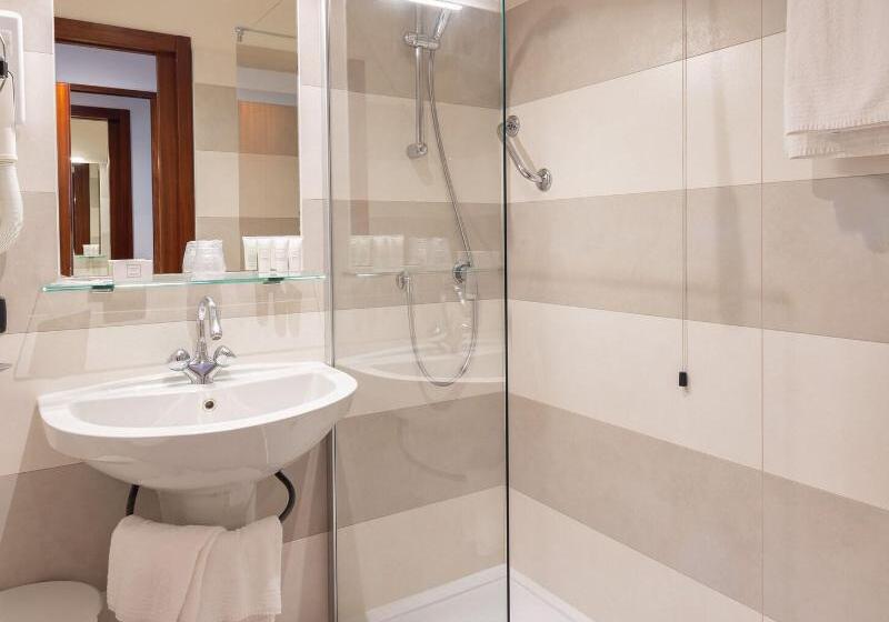 דירת חדר שינה עם טרסה ונוף לים, Laurin