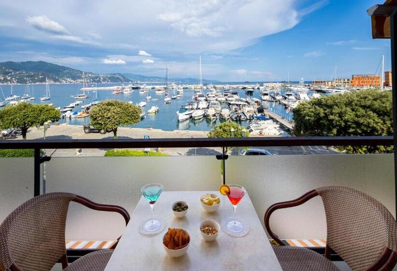 חדר סטנדרט לארבעה נוף לים, Laurin