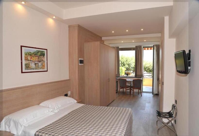 Quarto Estandar Vista Mar com Terraço, Laurin