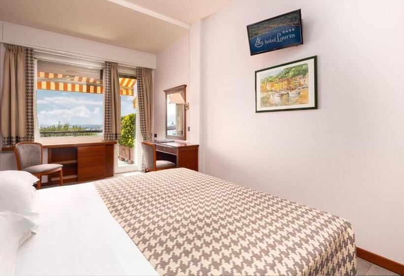 Quarto Estandar Vista Mar com Sacada, Laurin
