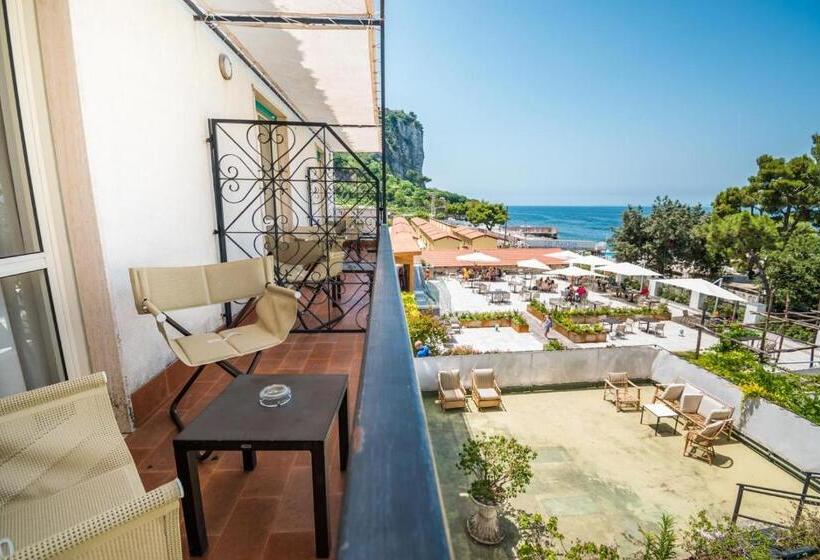 غرفة قياسية إطلالة جانبية علي البحر, Le Axidie