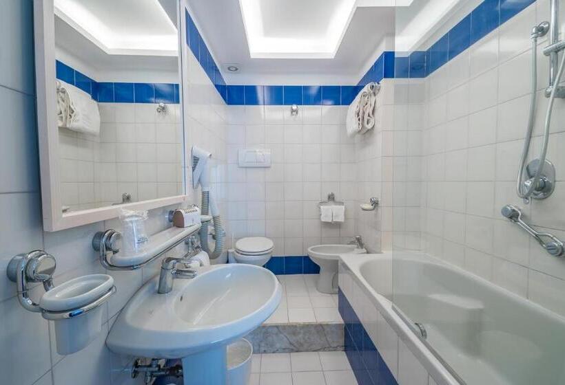 高级海景房, Le Axidie