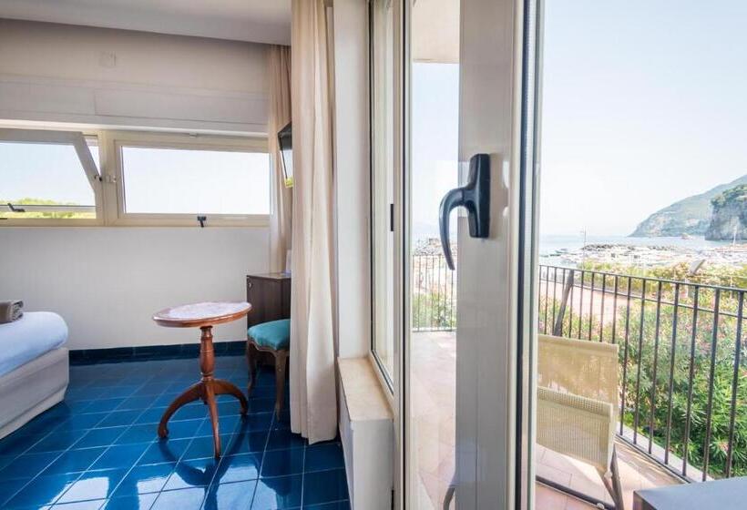 غرفة سوبيريور مطلّة علي البحر, Le Axidie