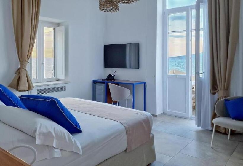 جناح مزود بجاكوزى, Le Axidie