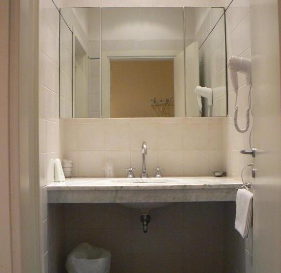 Chambre Quadruple Standard, Moderno