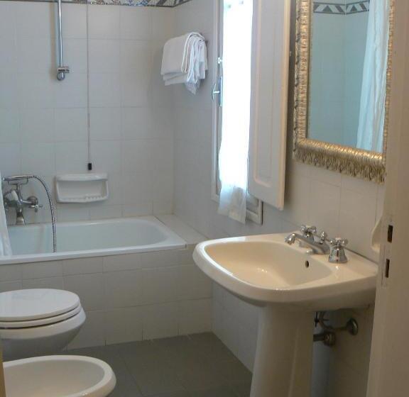 Chambre Quadruple Standard, Moderno