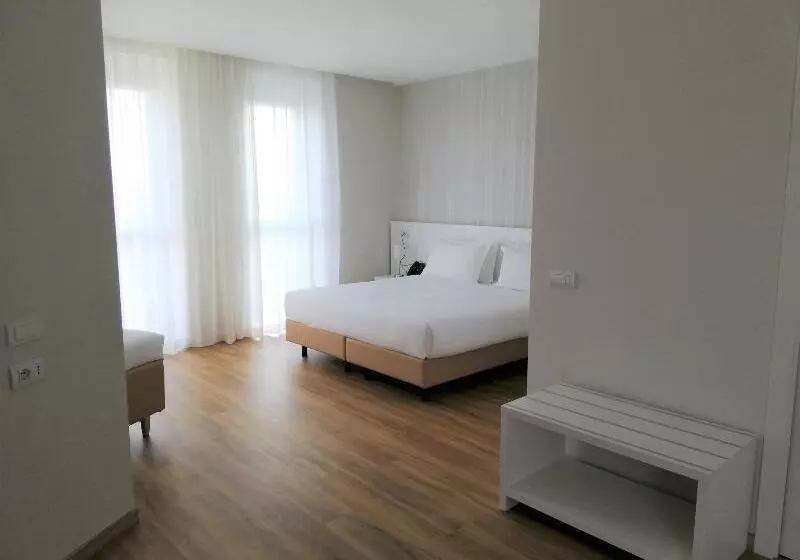 اتاق استاندارد سه نفره, Novo Hotel Rossi