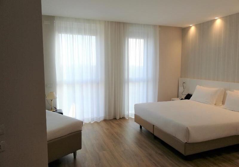 اتاق استاندارد سه نفره, Novo Hotel Rossi