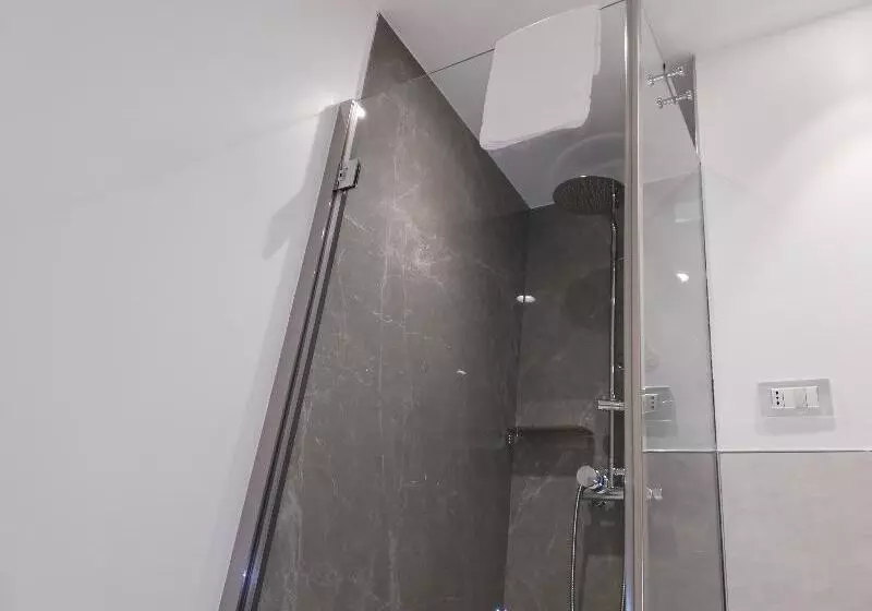 اتاق استاندارد چهار تخته, Novo Hotel Rossi
