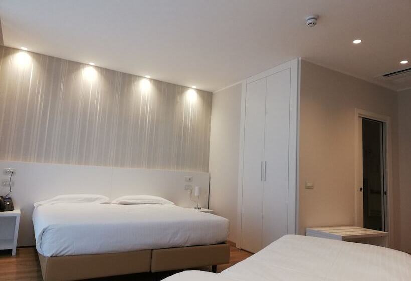 اتاق استاندارد سه نفره, Novo Hotel Rossi