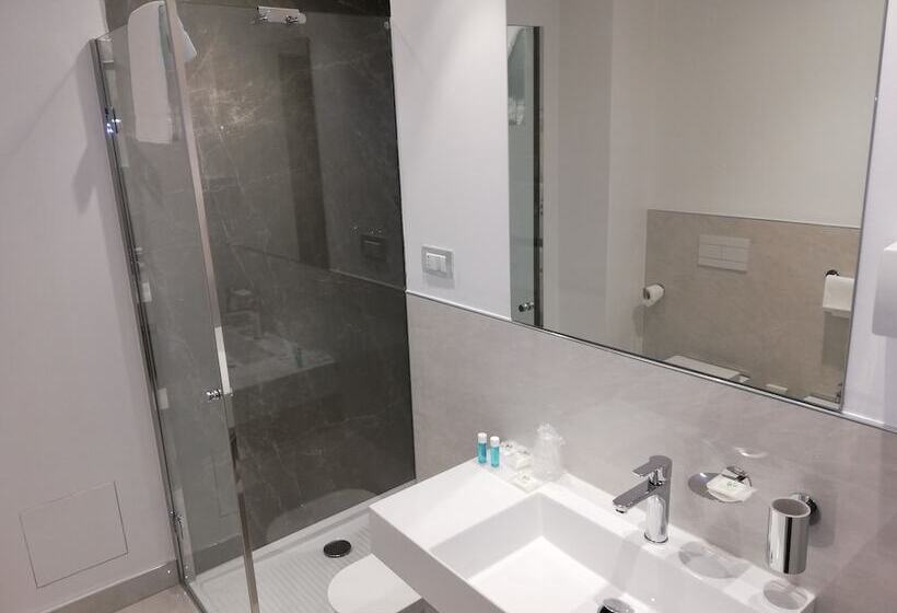 اتاق استاندارد چهار تخته, Novo Hotel Rossi