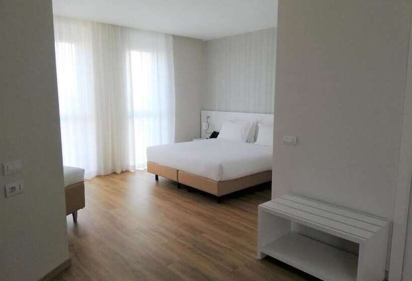 اتاق استاندارد چهار تخته, Novo Hotel Rossi