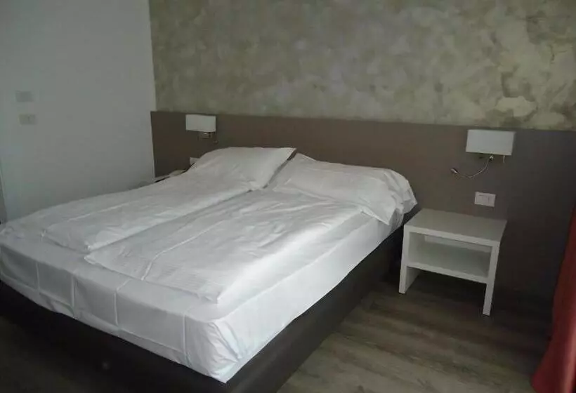 Standard Kolmen Hengen Huone, Piccolo Mondo
