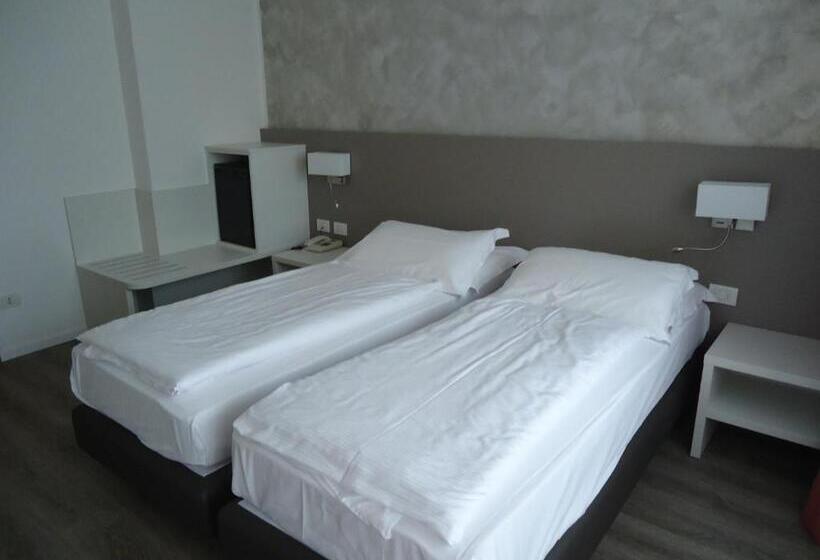 スタンダードトリプルルーム, Piccolo Mondo