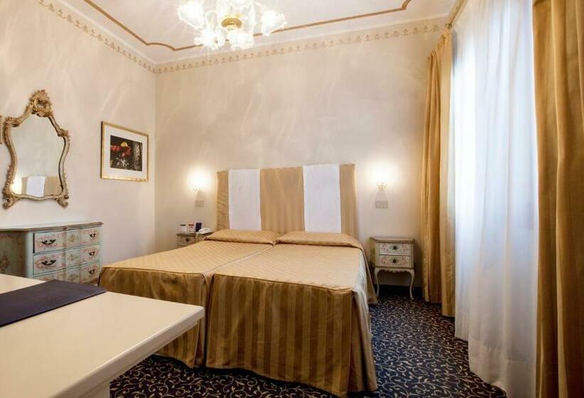 Superior Room with Views, Principe