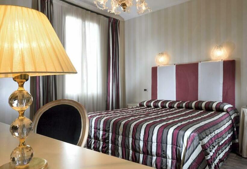 Superior Room with Views, Principe