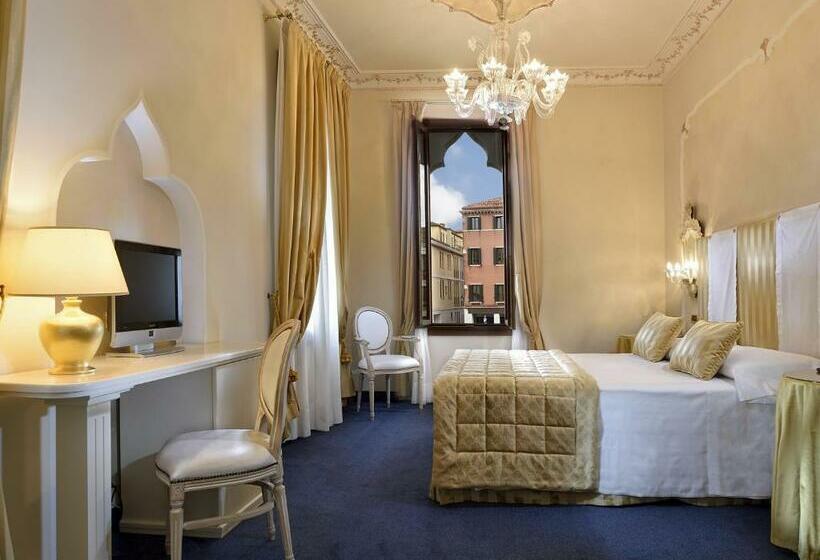 Deluxe Room with Views, Principe