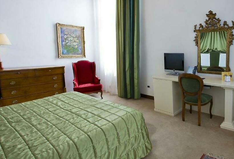 Deluxe Room with Views, Principe