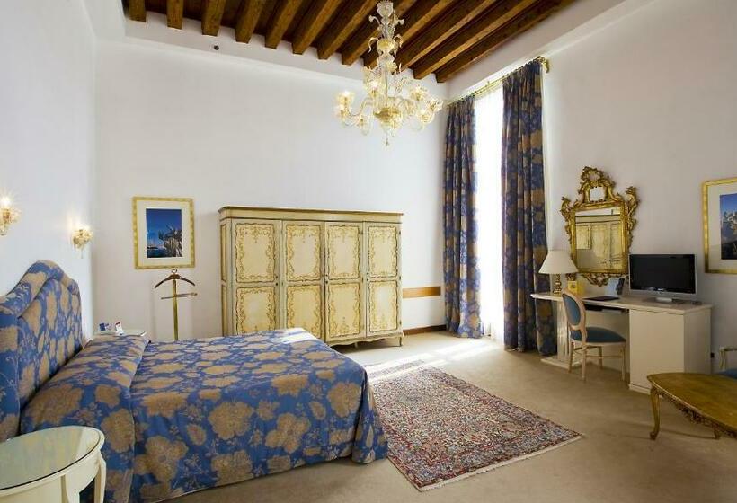Deluxe Room with Views, Principe
