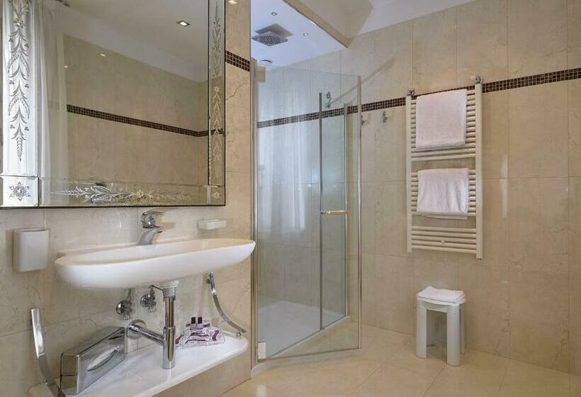 Deluxe Room with Views, Principe