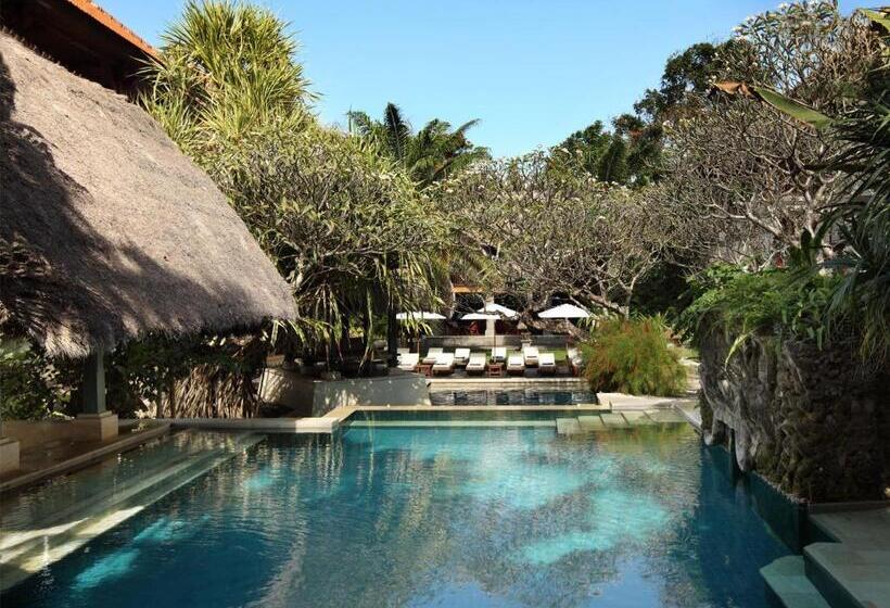 חדר קלאב, Puri Santrian