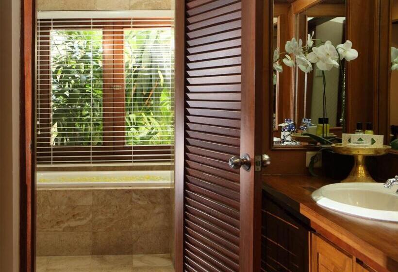 חדר קלאב, Puri Santrian