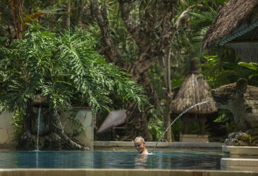 Quarto Club, Puri Santrian