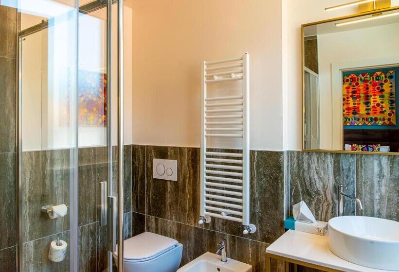 デラックスルーム, Rovereto