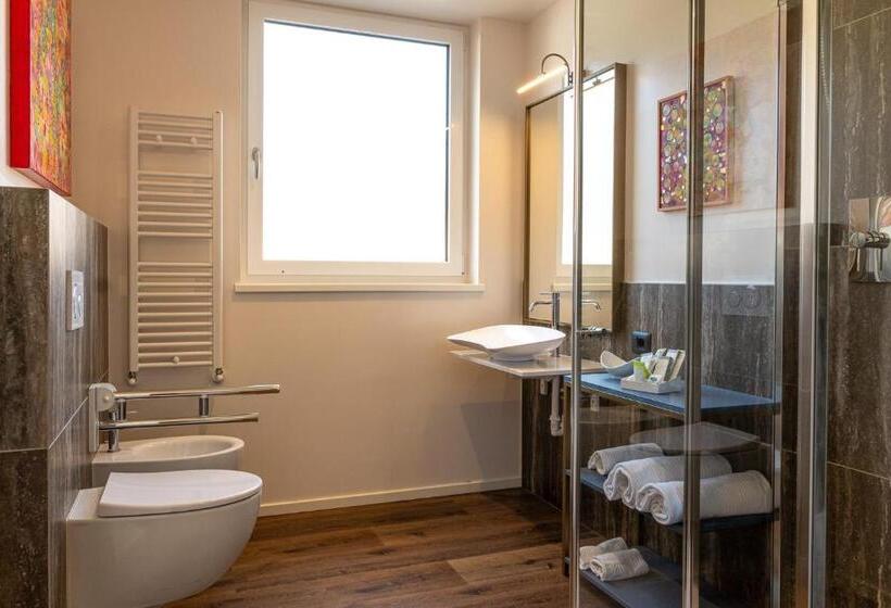 デラックスルーム, Rovereto