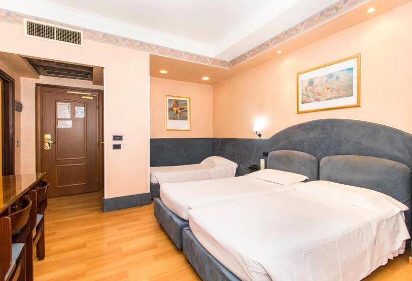 Quarto Familiar, Royal Torino Centro Congressi