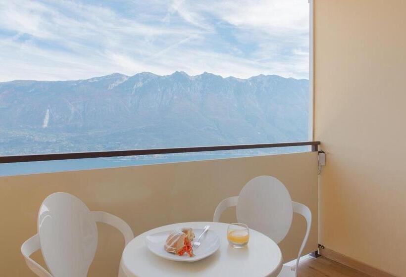 Superior room with lake view, Village Hotel Lucia