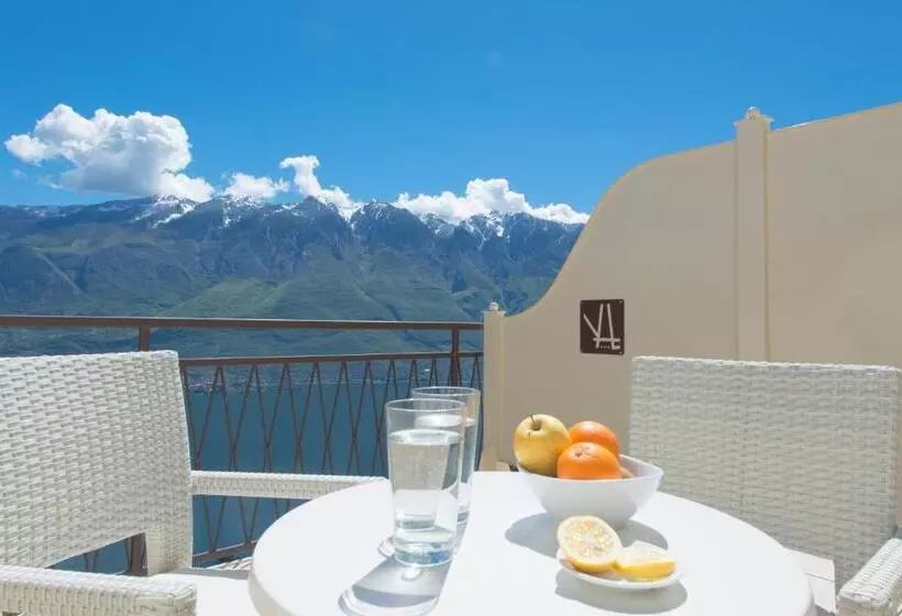 Superior room with lake view, Village Hotel Lucia