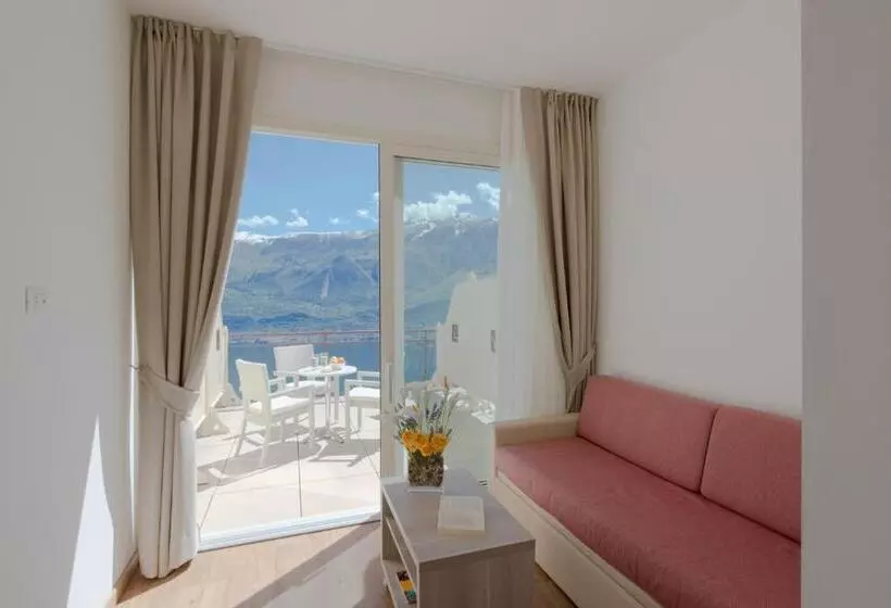 Superior room with lake view, Village Hotel Lucia