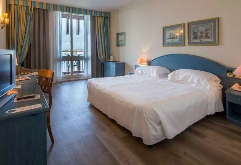 オーシャンビューのプレミアムルーム。, Unahotels Capotaormina