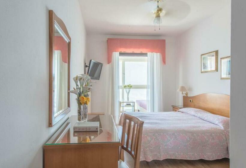 غرفة قياسية مطلّة علي البحيرة, Village Hotel Lucia