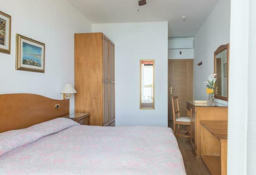 غرفة قياسية مطلّة علي البحيرة, Village Hotel Lucia