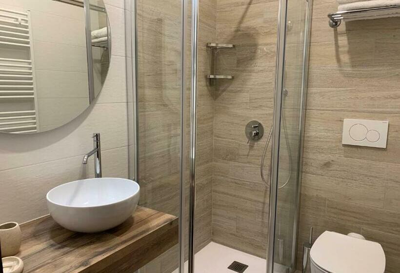 Номер Стандарт Вид на Озеро, Village Hotel Lucia