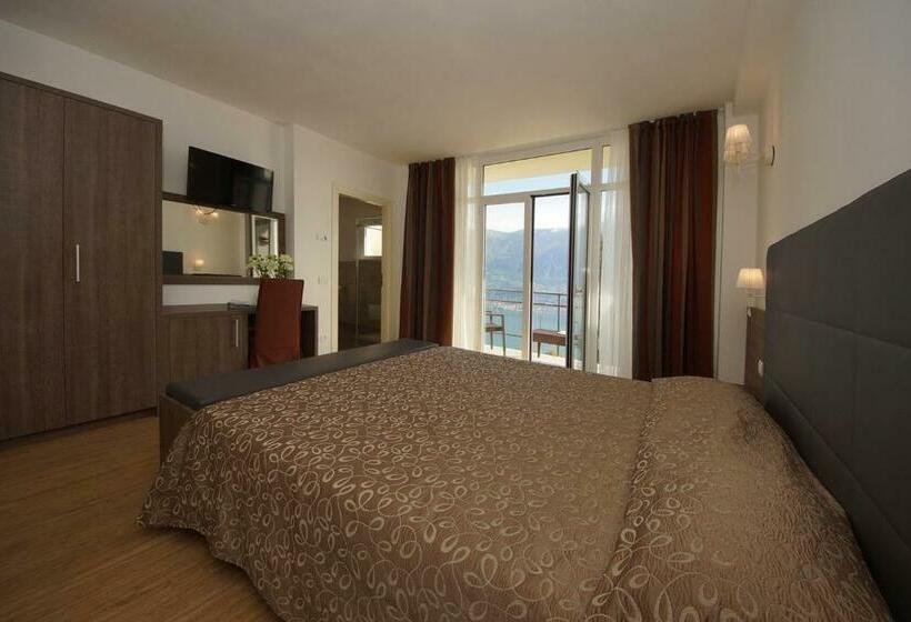 غرفة قياسية مطلّة علي البحيرة, Village Hotel Lucia