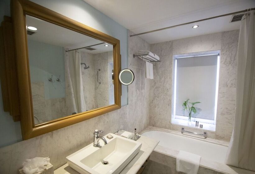 Номер Премиум, Ambassador, New Delhi   Ihcl Seleqtions