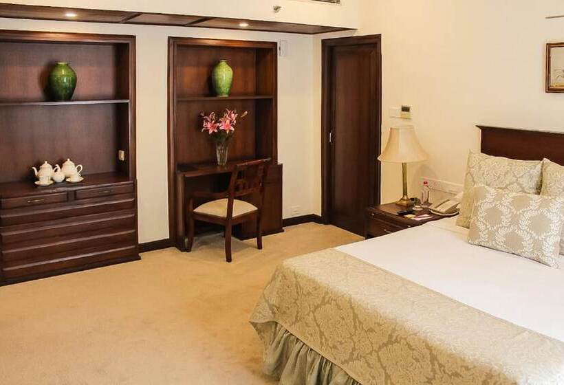 Люкс, Ambassador, New Delhi   Ihcl Seleqtions