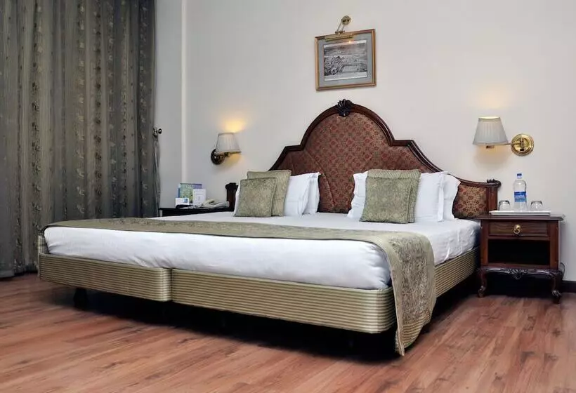 Chambre Executive, Clarks Avadh