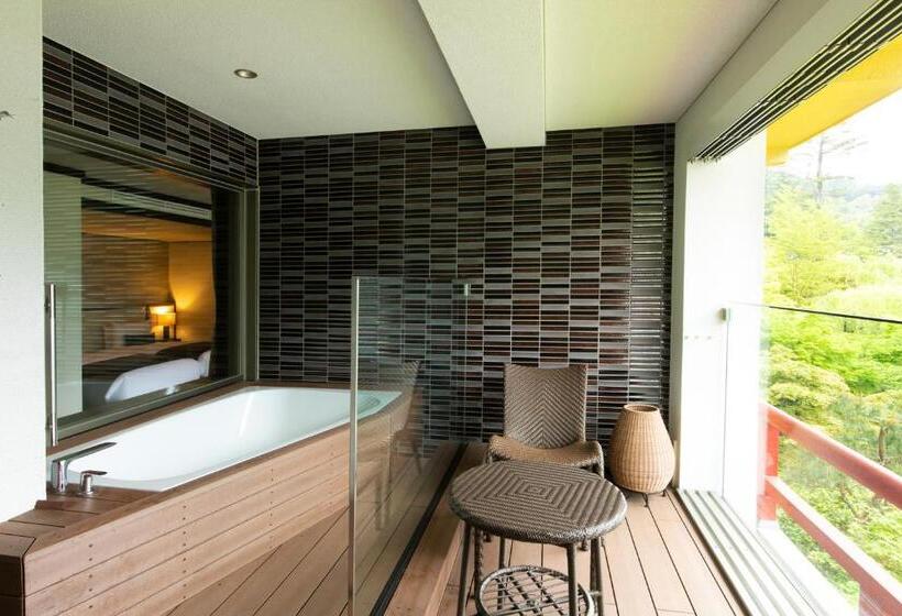 جناح بريميوم, Fujiya