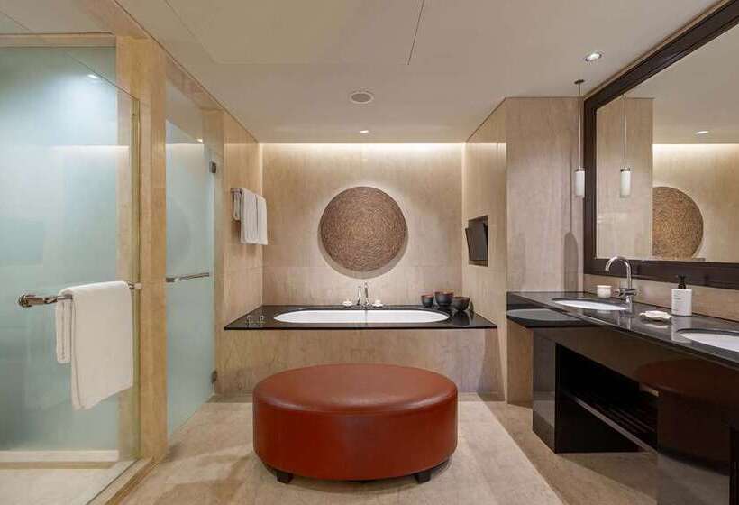 جناح إدارى, Hilton Osaka