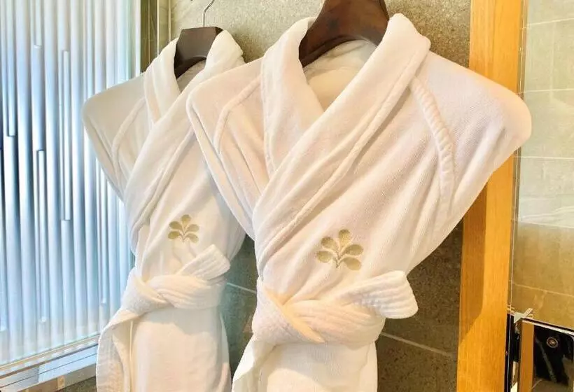 اتاق لوکس با تخت بزرگ, Nikko Kanazawa