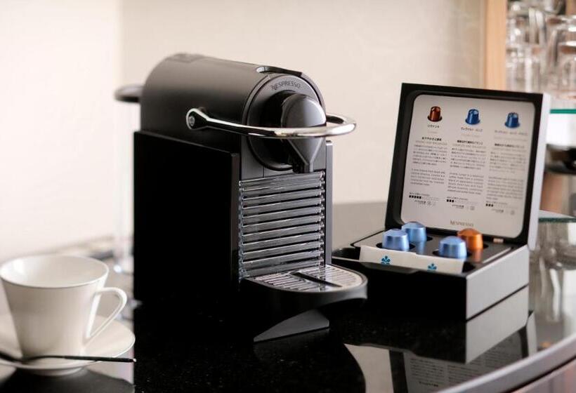 جناح, Nikko Kanazawa