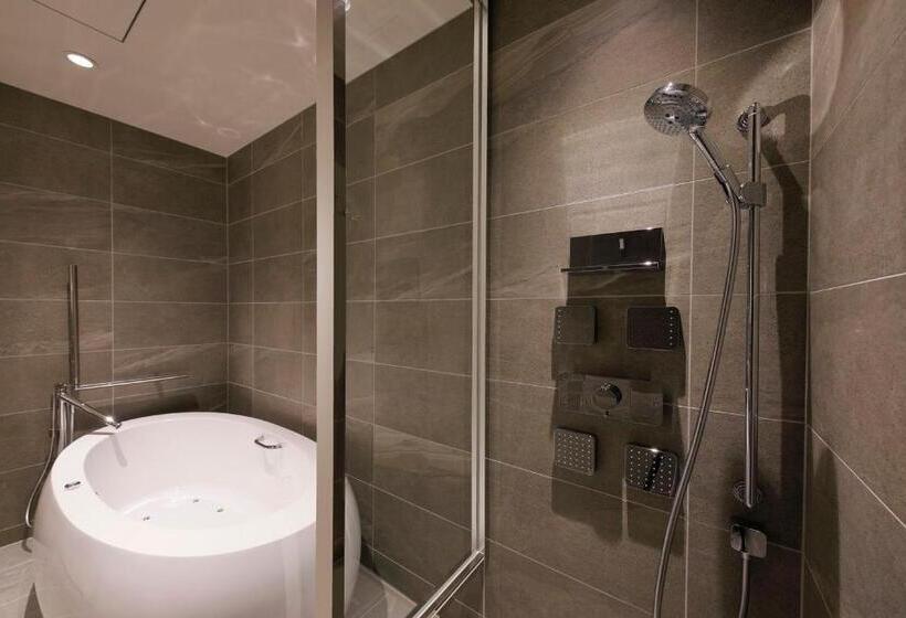 جناح, Nikko Kanazawa