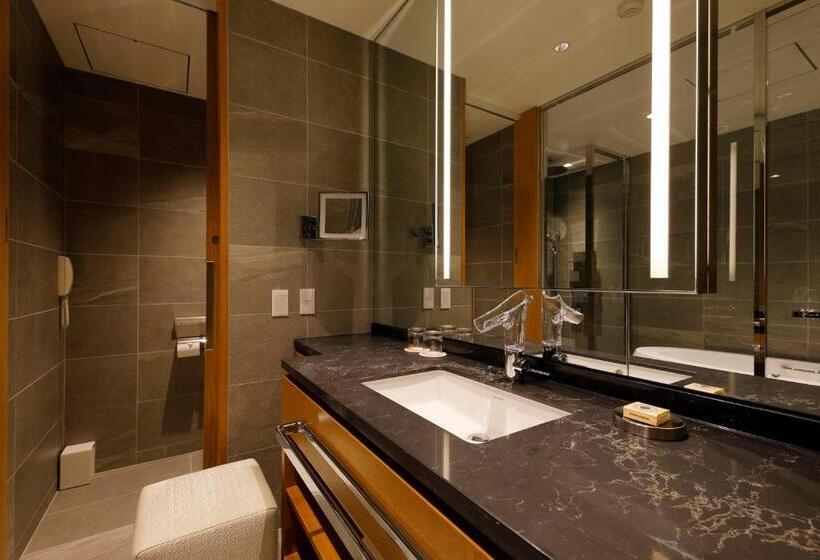 جناح, Nikko Kanazawa